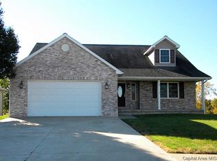 15 Applebee Farms Dr, Jacksonville, IL 62650