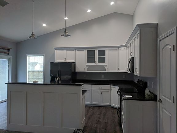 2nd image of 697 Bay Hill Ct