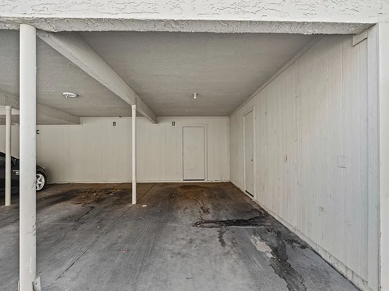 31-web-or-mls-2688 N 43rd Ave 29D--31_10012025