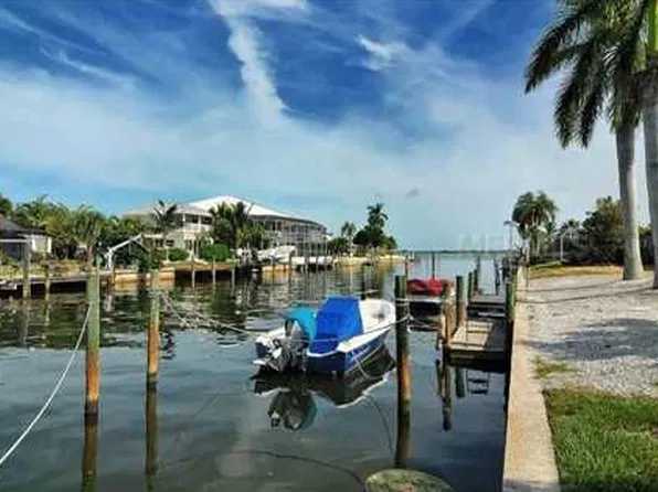 3712 Royal Palm Dr, Bradenton, FL 34210