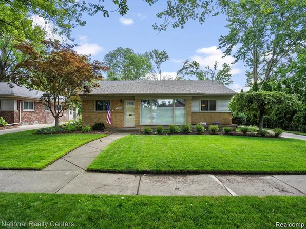 31062 W Rutland St, Beverly Hills, MI 48025