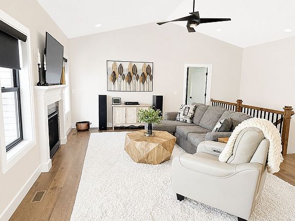 4th image of 6120 N Lauren Ln