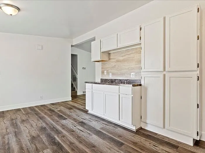 1376 E Greenfield Ave — Photo 5
