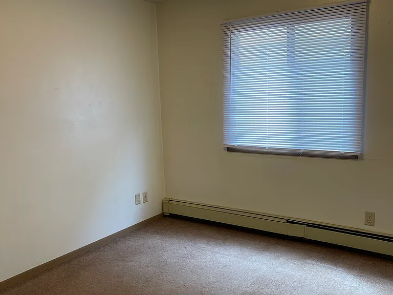 504 S Van Buren St #4 — Photo 8