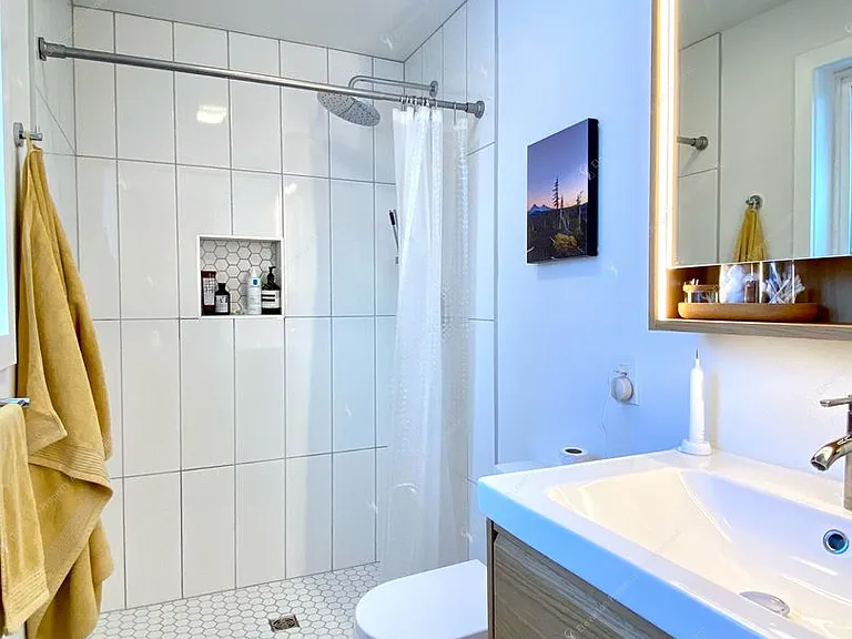 1213 NE Hollinshead Dr — Photo 19