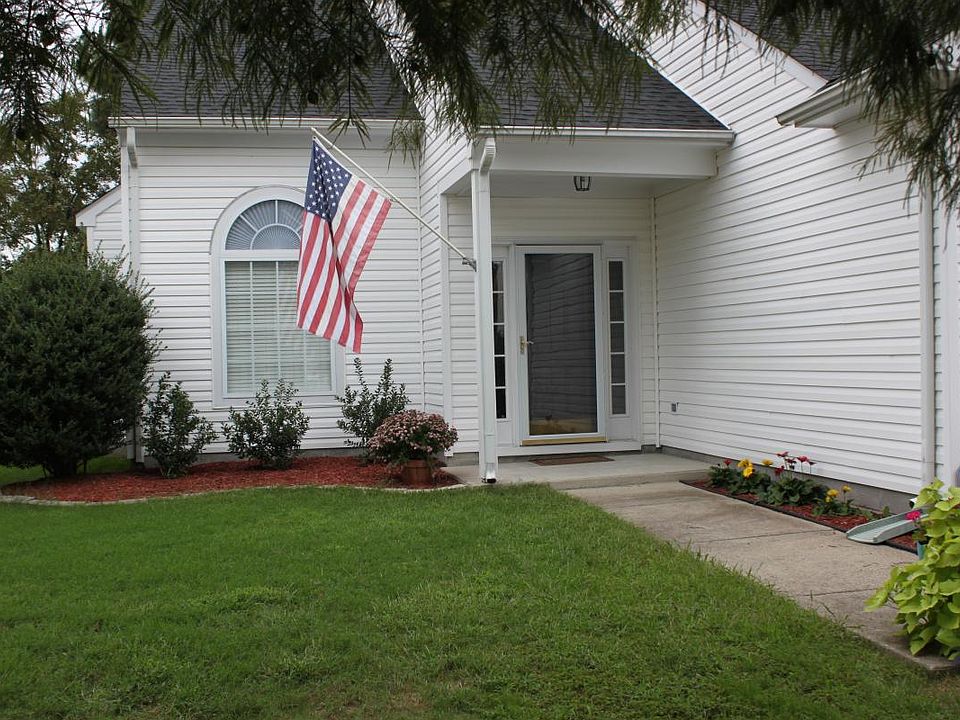 1st image of 826 Holbrook Dr