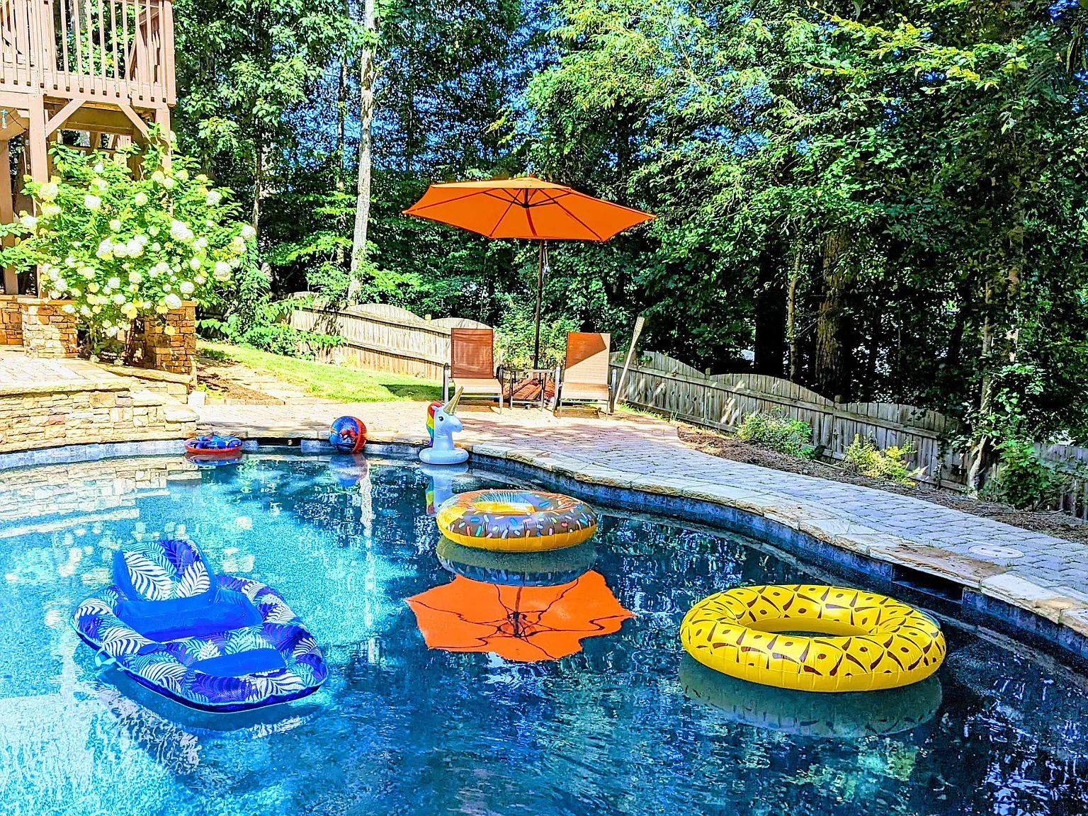 5 bed, 5101 sqft, $6,950 — Photo 1