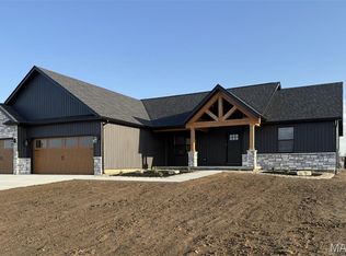 1004 Brianna Ct, Jerseyville, IL