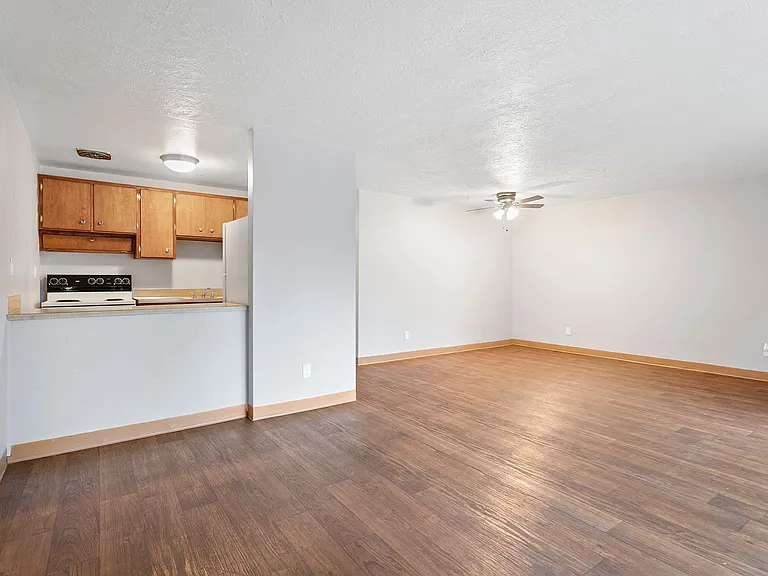 The Highlander Apartments — Photo 12