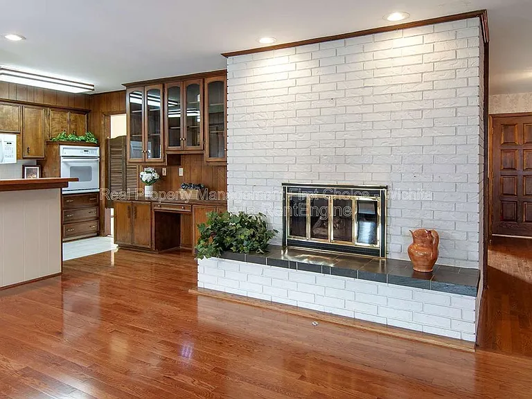 244 N Live Oak Ln — Photo 11