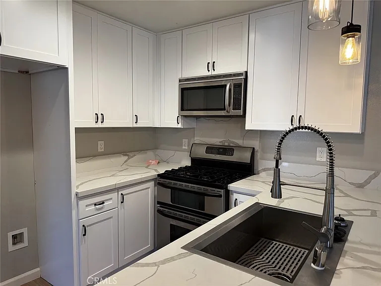203 Teague Dr — Photo 2