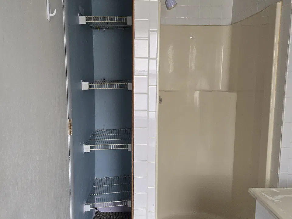Stand up shower bath