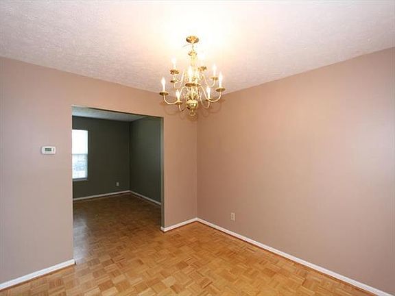 5th image of 527 Elm Ridge Ct