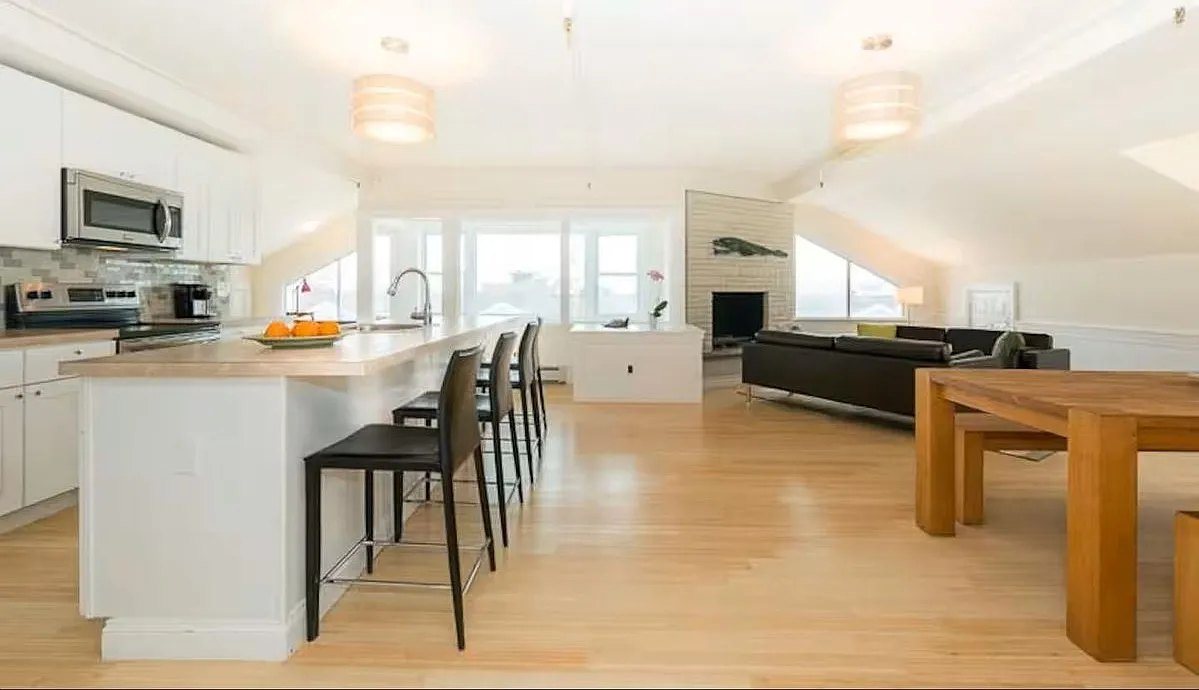 4 bed, 3.0 bath, 3200 sqft, $3,000 — Photo 4