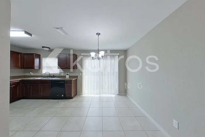 3 bed, 2.0 bath, 1311 sqft, $1,645 — Photo 4