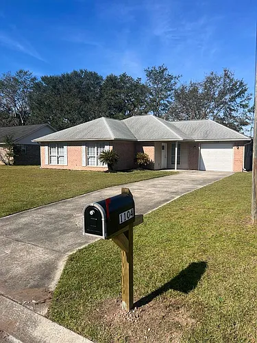 1104 Ballard Dr Photo 1