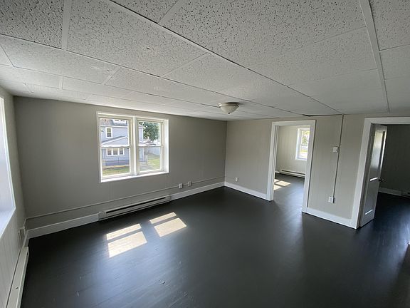 4th image of 442 Eshelman St #3