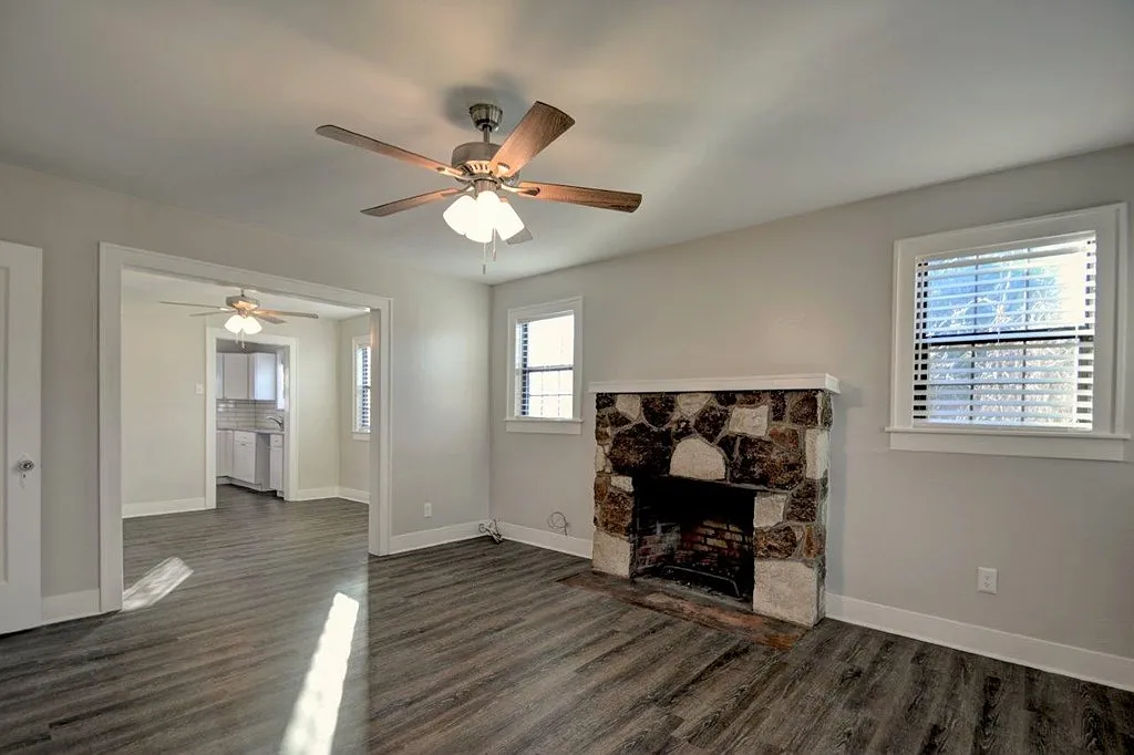 2 bed, 1.0 bath, 1000 sqft, $1,600 — Photo 4