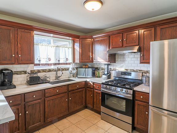 3rd image of 15089 La Mesa St