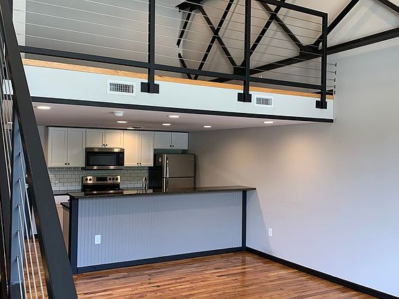 5th image of 215 E Cherry St #210