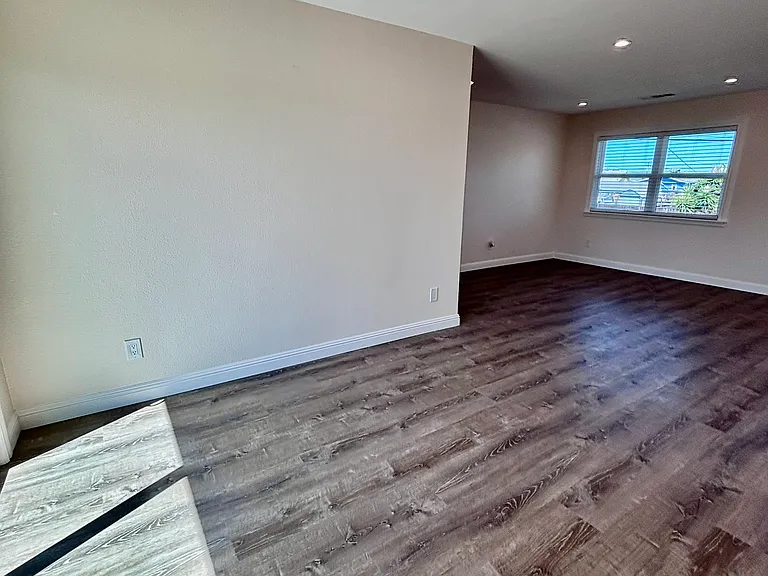 1431 Wabash St — Photo 14
