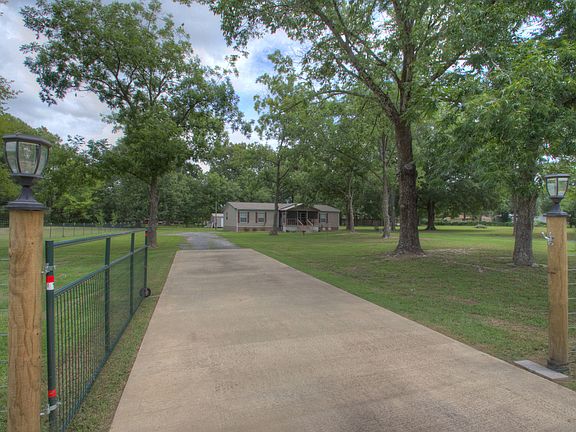 5th image of 570 Texas Ln