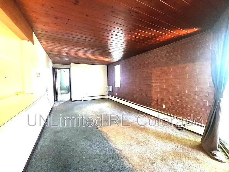 1343 N High St #13 — Photo 4