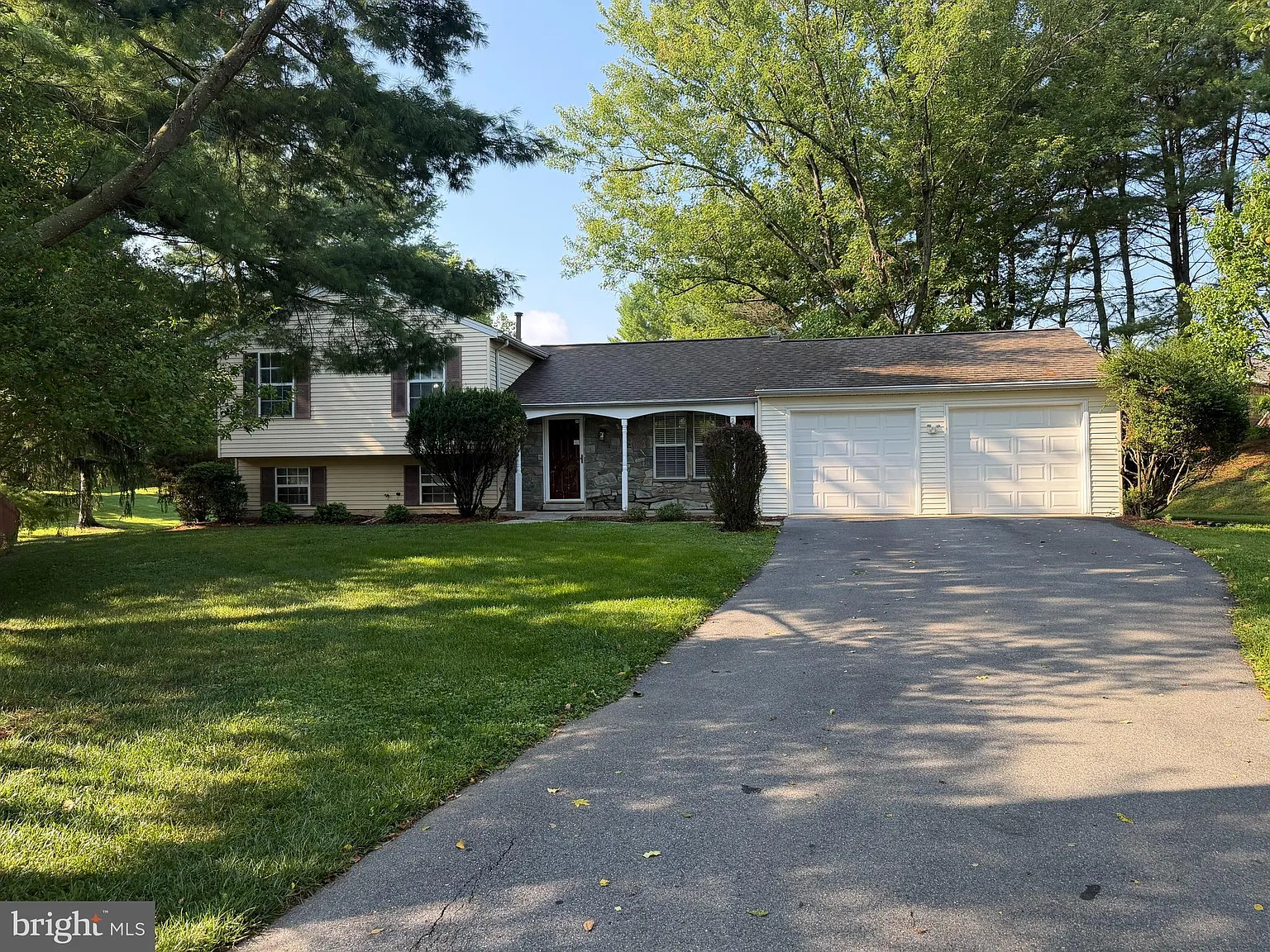 3 bed, 2.5 bath, 1696 sqft, $3,300 — Photo 1