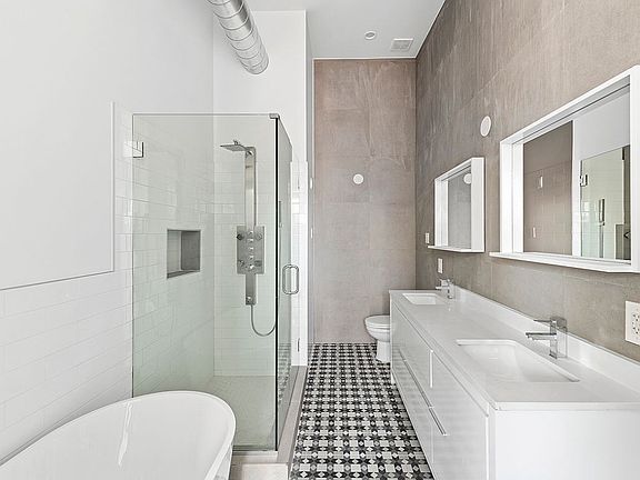 3rd image of 1137 Jefferson Ave #1