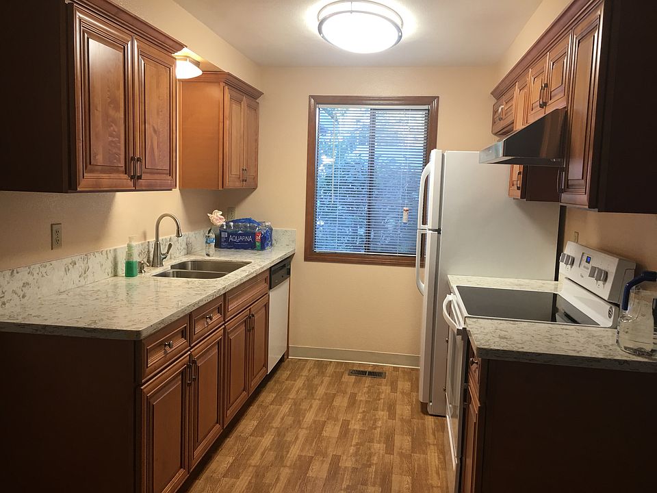 2nd image of 211 SE 88th Ave
