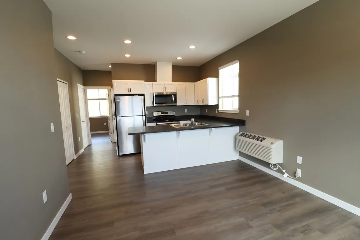 3 bed, $2,095 — Photo 4