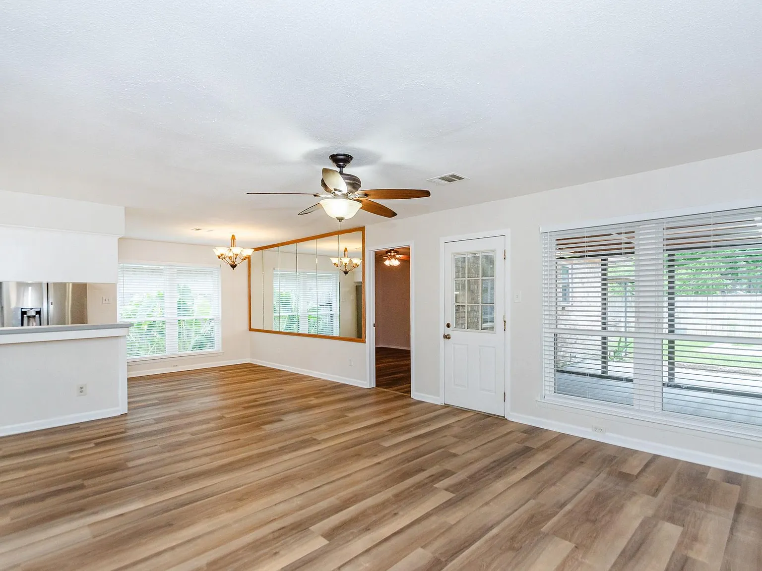3 bed, 2.0 bath, 1420 sqft, $1,950 — Photo 4