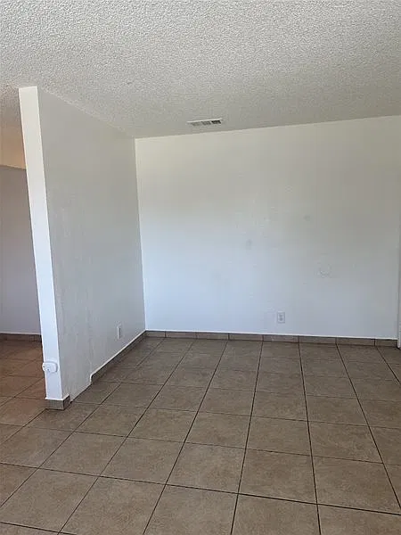 2 bed, 1.0 bath, 900 sqft, $1,195 — Photo 3