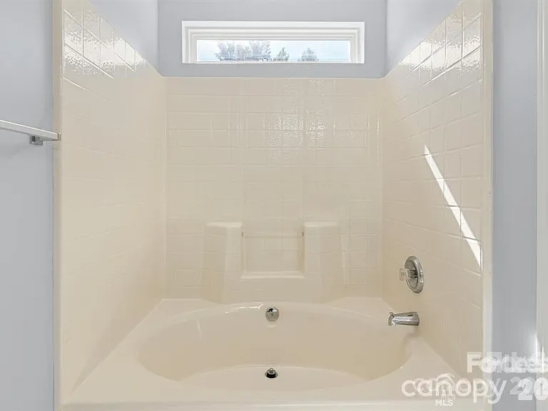 6828 Ayrshire Glen Pl — Photo 10