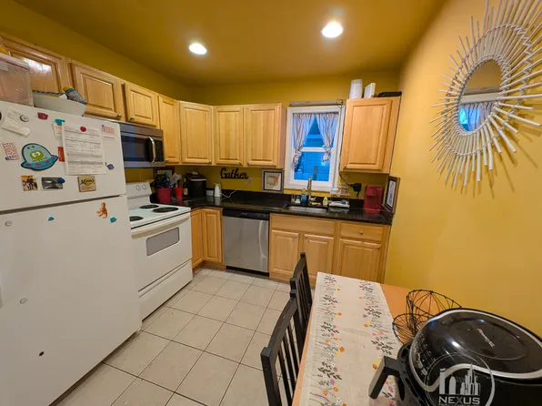 3 Barton St #3, Taunton, MA 02780