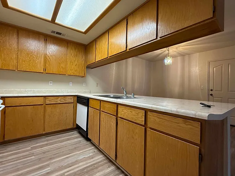 155 Derek Dr — Photo 6