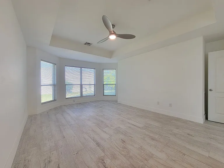 405 Darkwoods Dr — Photo 18
