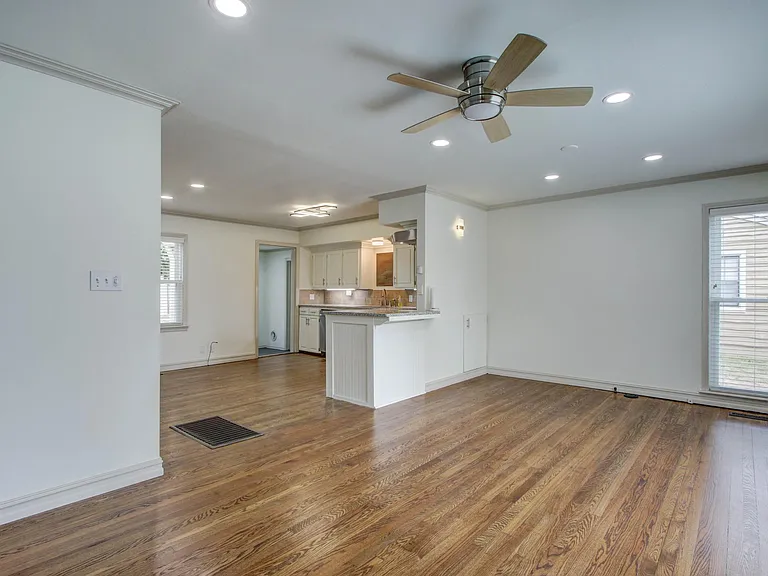 4252 S Cincinnati Ave — Photo 2