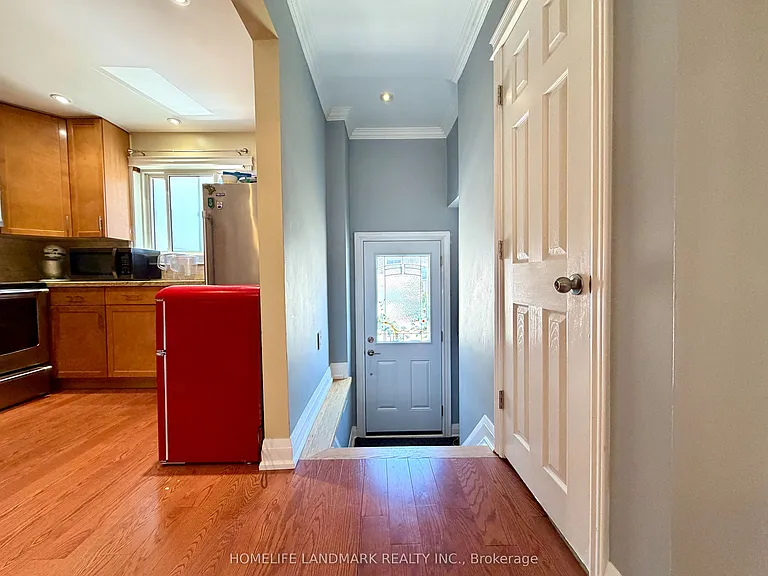 400 Mississauga Valley Blvd #20 — Photo 3