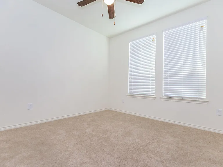 Campus Apartments — Photo 33