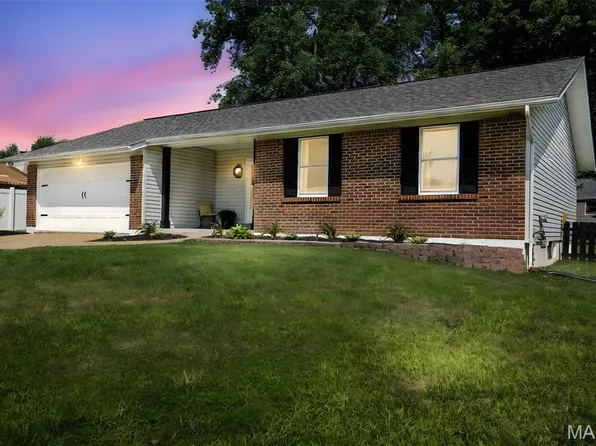 1635 Sundowner Dr, Saint Charles, MO 63303
