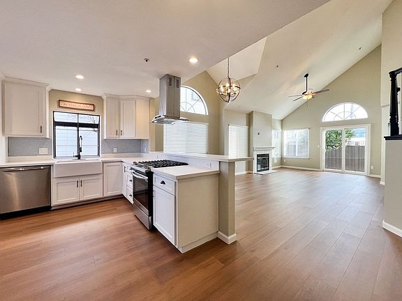 4th image of 14 Valley West Cir
