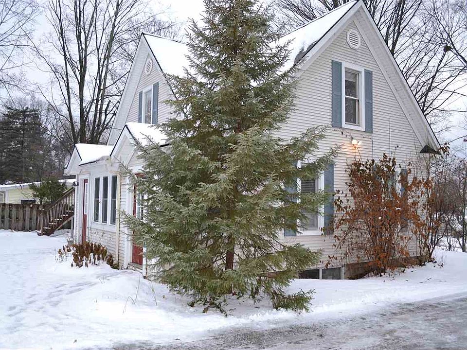 1st image of 214 W Lincoln St