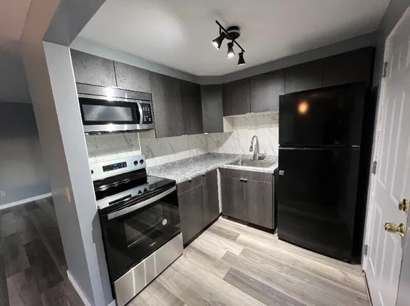 1129 Catalpa Cir, Madison, WI