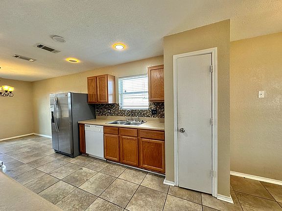5th image of 5400 Bridle Dr