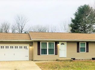 2106 Ironwood Ln, Charleston, IL