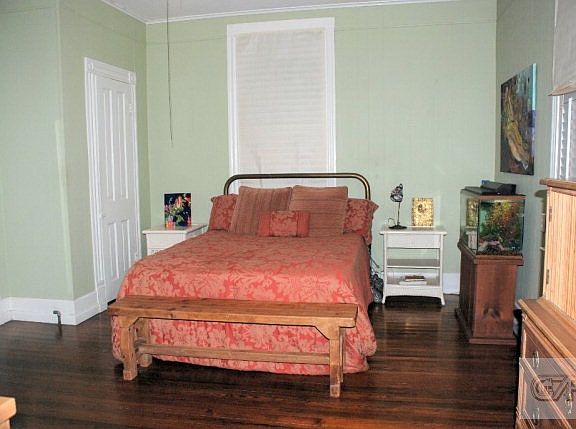 4th image of 4408 Avenue S 1/2