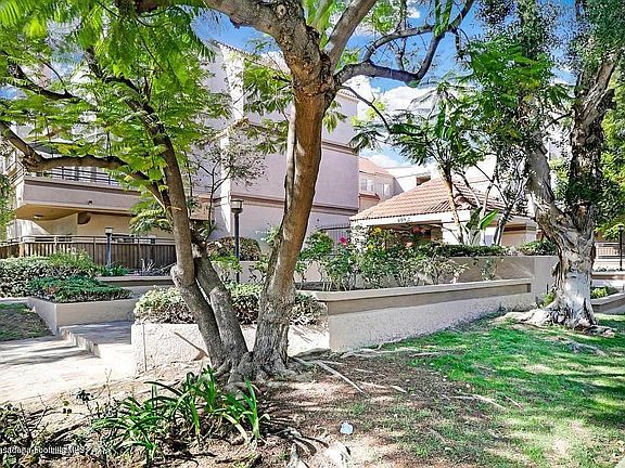 3rd image of 501 E Del Mar Blvd APT 106