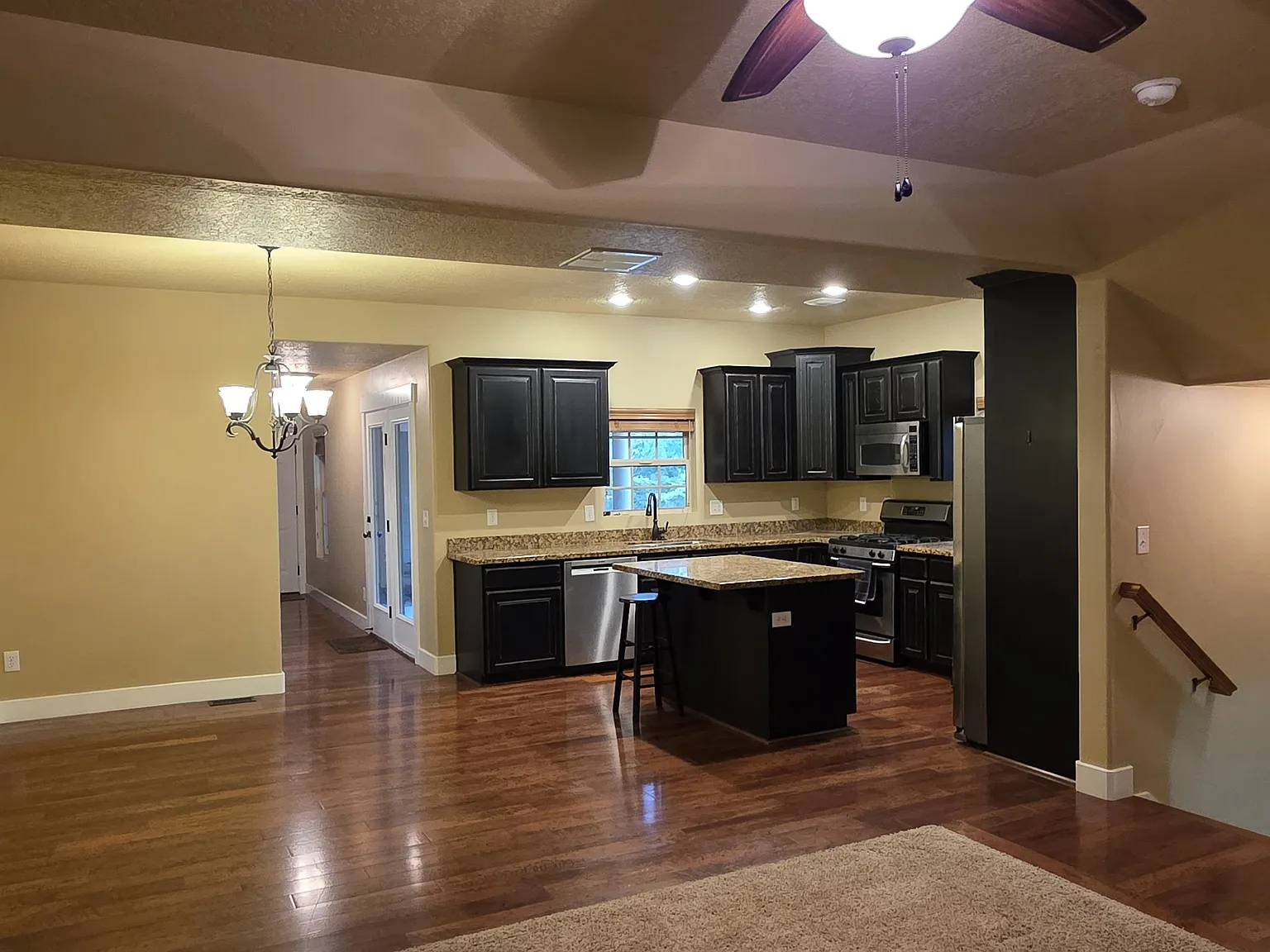 4 bed, 3.5 bath, 2484 sqft, $2,850 — Photo 2