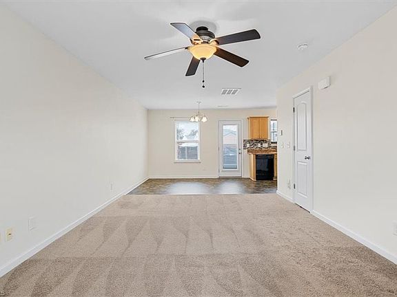 4th image of 674 Thistle Dr